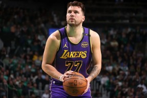 易游体育-东契奇回归赛场，突破纪录首场状态亮眼，美国队观众沸腾！的简单介绍