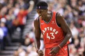 易游体育-西亚卡姆在湖人比赛中战术调整，关键助攻引发热议！的简单介绍