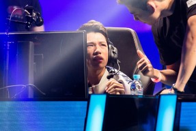 易游体育-包含德罗巴遭遇二十连败，SKT教练面临压力！的词条