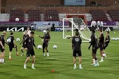 YY体育-阿贾克斯发布备战花絮，加时末段临场应变，社区盾任务艰巨，医务组通报恢复(激战系列经典台词)