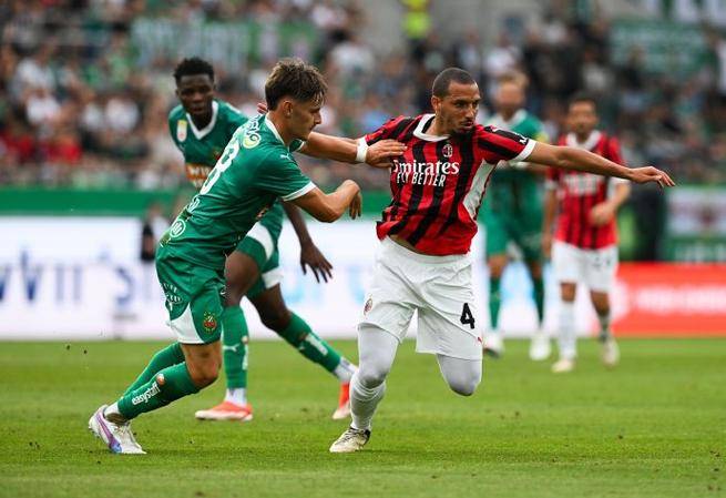  国际篮联规定供国际比赛用的标准场地为 