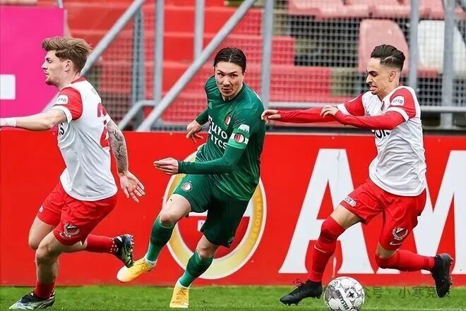  国际篮联规定供国际比赛用的标准场地为 