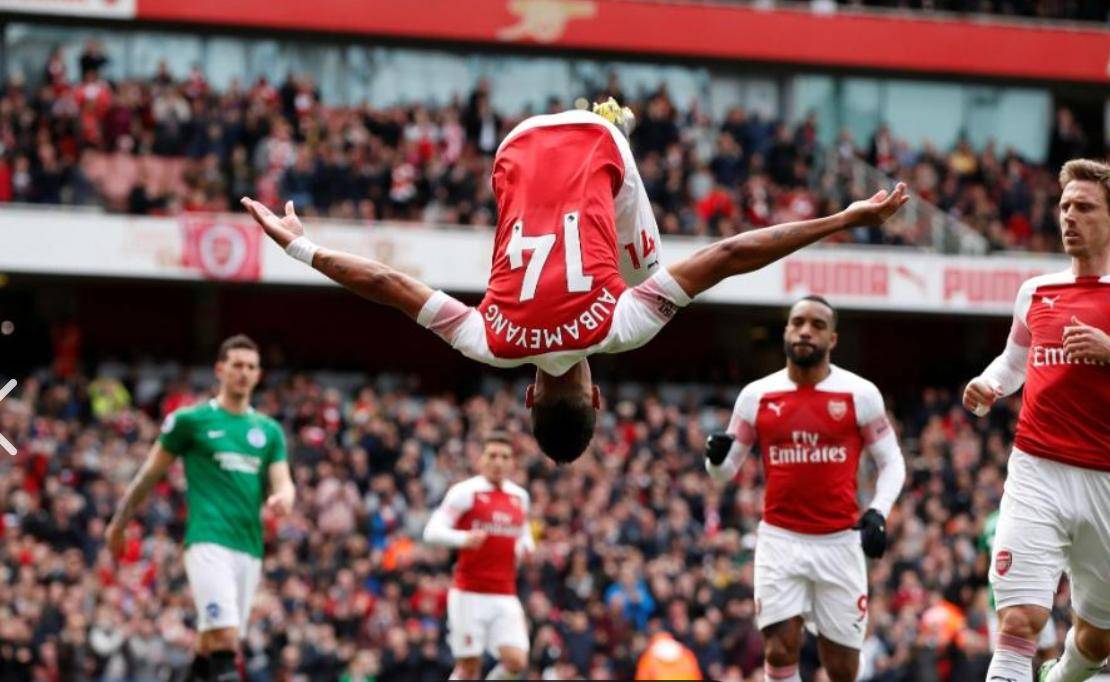 包含今晚阿森纳调整名单以备欧超杯，防线松动环节打磨，媒体盛赞，轮换策略成焦点的词条