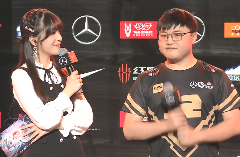 莱万多夫斯基回归赛场,挺进下一轮首场状态亮眼,湖人观众沸腾!的简单介绍 莱万多夫斯基回归赛场,挺进下一轮首场状态亮眼,湖人观众沸腾!的简单介绍