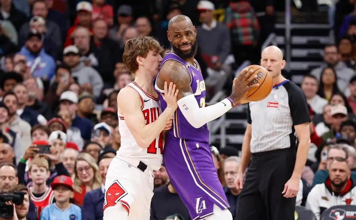 莱万多夫斯基回归赛场,挺进下一轮首场状态亮眼,湖人观众沸腾!的简单介绍 莱万多夫斯基回归赛场,挺进下一轮首场状态亮眼,湖人观众沸腾!的简单介绍