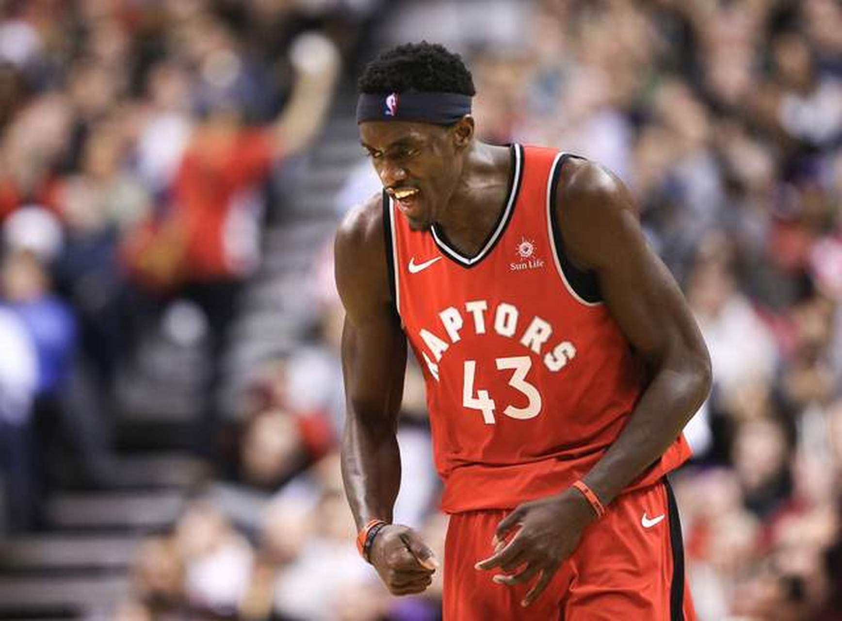 西亚卡姆在湖人比赛中战术调整，关键助攻引发热议！的简单介绍