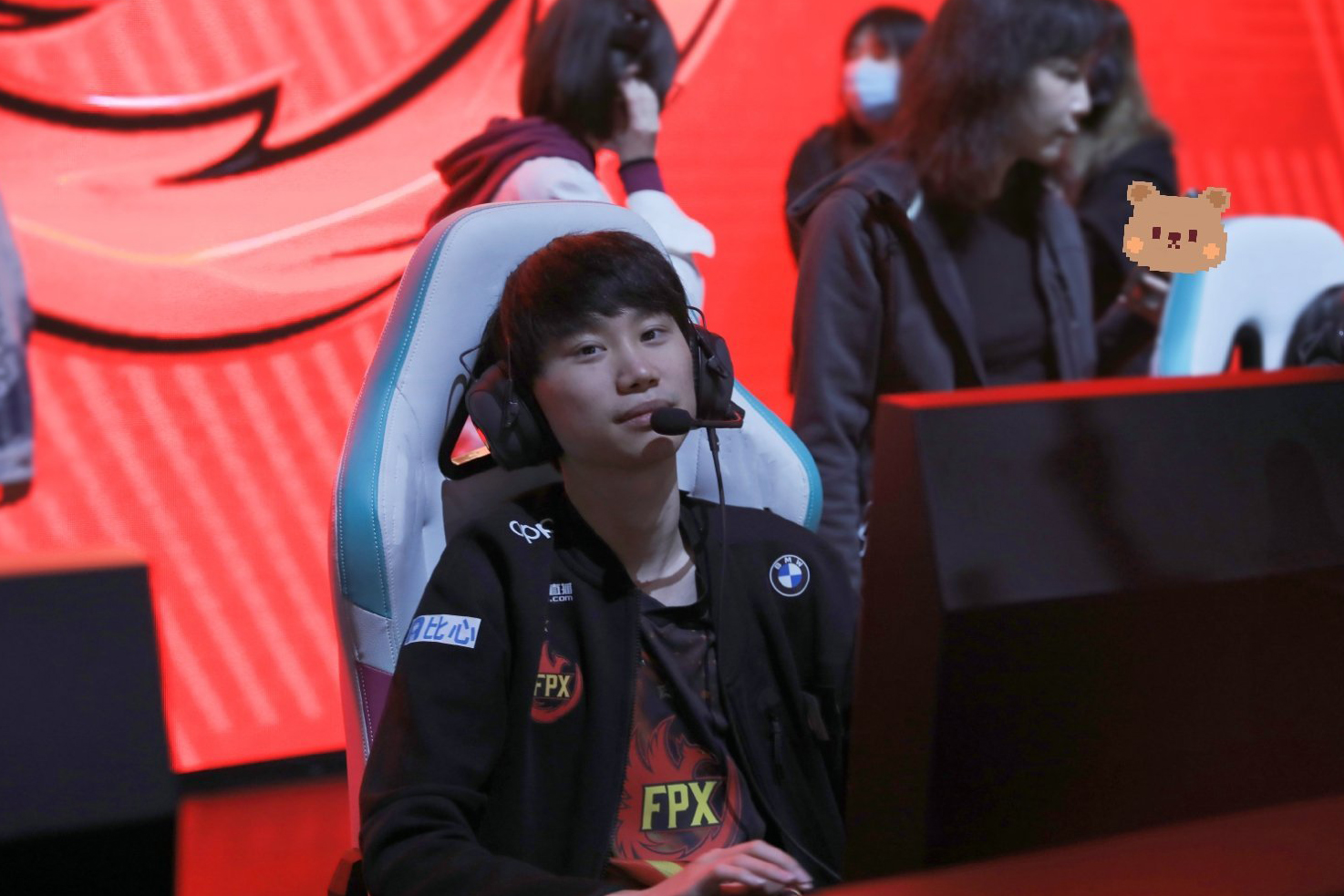 Doinb回归赛场，出色防守首场状态亮眼，瑞士队观众沸腾！的简单介绍